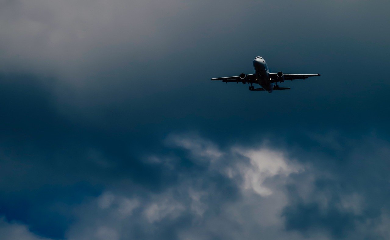 How do I talk to a live person at Air France?