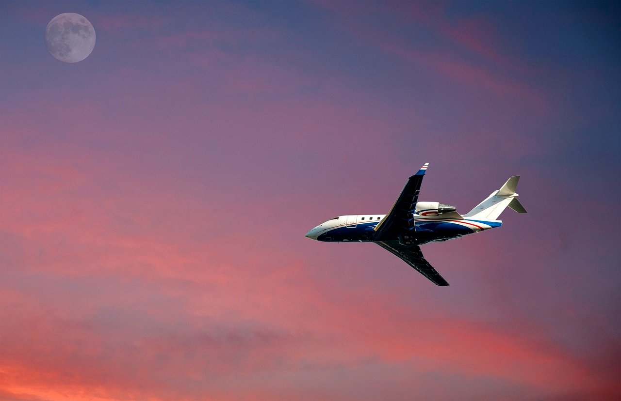 How do I talk to a live person at KLM?
