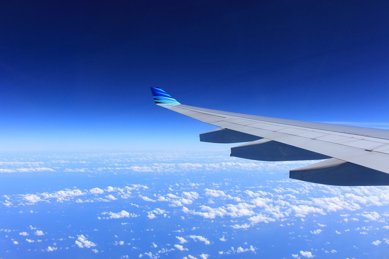 How do I contact to a live person at KLM?