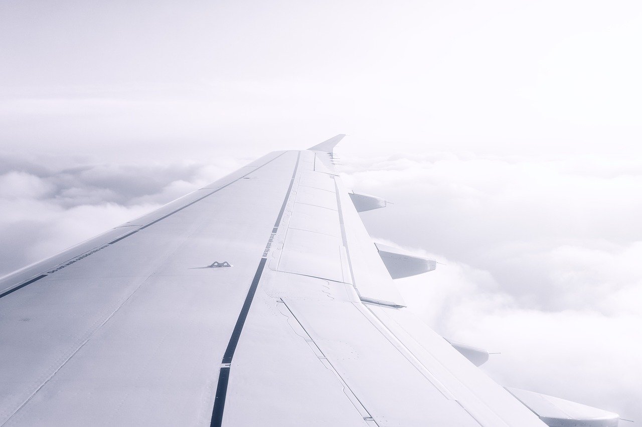 How do I talk to a real person on Expedia?