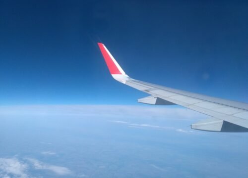  How can I contact a live person at Singapore Airlines?